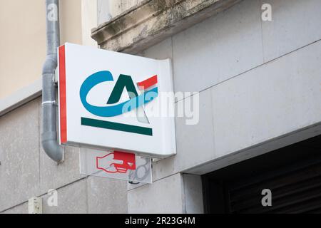 Bordeaux , Aquitaine France - 05 09 2023 : ca crédit agricole logo marque et texte enseigne façade banque française signalétique Banque D'Images