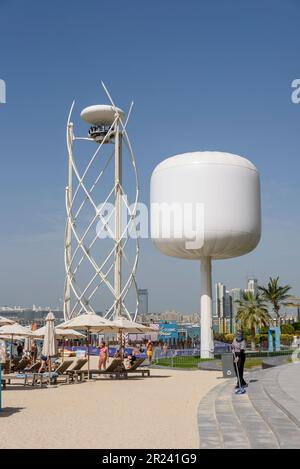 Attractions en bord de mer à la Marina Beach de Dubaï, Dubaï, Émirats arabes Unis Banque D'Images