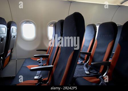 rangées de sièges vides sur les avions easyjet du nord de l'irlande au royaume-uni Banque D'Images