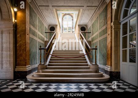 Versailles, France - 11 juin 2022 : l'escalier Louis-Philippe, un simple escalier et une attraction touristique à Versailles Banque D'Images