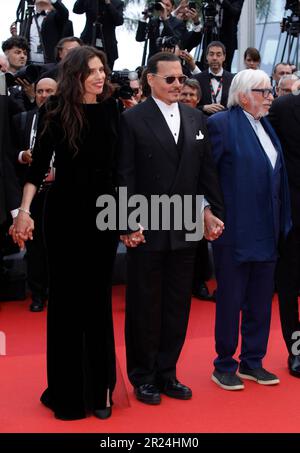 Maiwenn, Johnny Depp et Pierre Richard assistent à la première et à la cérémonie d'ouverture « Jeanne du Barry » lors du Festival annuel du film de Cannes 76th sur 16 mai 2023 à Cannes, France. Crédit : DGP/imageSPACE/MediaPunch Banque D'Images