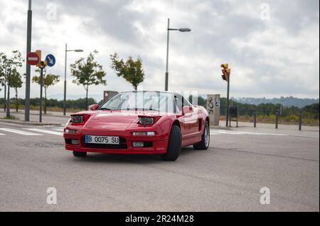 Détail de la célèbre voiture japonaise Honda NSX en rouge dans la rue par une journée nuageux Banque D'Images