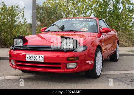 Détail d'une belle voiture de sport japonaise classique, la Toyota Celica GT 2,0 de la série T180 célèbre pour les rassemblements et le sport automobile Banque D'Images