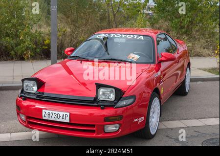 Détail d'une belle voiture de sport japonaise classique, la Toyota Celica GT 2,0 de la série T180 célèbre pour les rassemblements et le sport automobile Banque D'Images