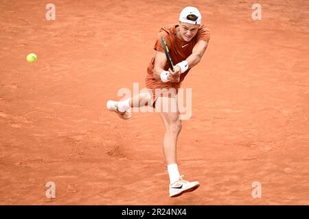 Rome, Italie. 17th mai 2023. Holger Rune du Danemark pendant son match contre Novak Djokovic de Serbie au tournoi de tennis Internazionali BNL d'Italia à Foro Italico à Rome, Italie sur 17 mai 2023. Credit: Insidefoto di andrea staccioli/Alamy Live News Banque D'Images