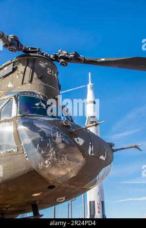 Huntsville USA 10th février 2023: Le CH-47 Chinook aux États-Unis Space Rocket Center. Un hélicoptère de levage lourd qui est l'un des plus lourds de levage Banque D'Images