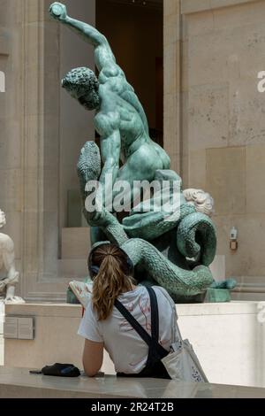 Paris, France - 05 13 2023 : Musée du Louvre. Hercules combattant Achelous transformé en serpent par François-Joseph Bosio Banque D'Images