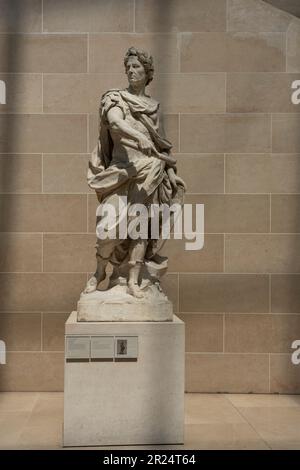 Paris, France - 05 13 2023 : Musée du Louvre. Sculpture Jules César par Nicolas Coustou Banque D'Images