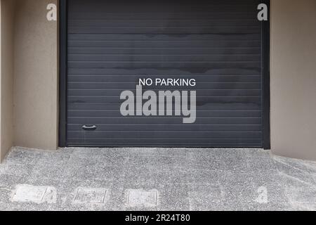 Porte de garage sans parkin sur le panneau avant Banque D'Images