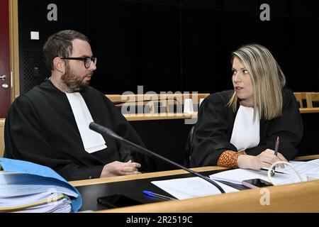 Mons, Belgique. 17th mai 2023. L'awyer Jean Benoit Ronveau et l'avocat Biefnot Ambre sont photographiés pendant la session de constitution du jury lors du procès assizes de Johnny Vanhoutte et Claudy Putman, pour plusieurs vols avec violence, avec plusieurs circonstances aggravantes, y compris celle du meurtre, Devant le tribunal d'assises de la province de Hainaut à Mons le mercredi 17 mai 2023. Le 18 juin 2020, peu avant 8pm, Gregory Doucet (46 ans) a été abattu dans la poitrine dans une maison de la rue du Bas-quartier, au centre de Tournai BELGA PHOTO JOHN THYS crédit: Belga News Agency/Alay Live News Banque D'Images