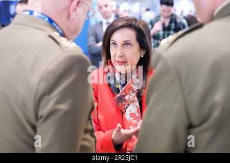 Madrid, Espagne. 17th mai 2023. Le ministre de la Défense, Margarita Robles vu lors de l'inauguration de la troisième Foire internationale de la Défense et de la sécurité de l'Espagne à Ifema à Madrid. La Fondation FEINDEF a organisé le salon international de la défense et de la sécurité en Espagne, et sa troisième édition est soutenue institutionnellement par le Ministère de la défense. Crédit : SOPA Images Limited/Alamy Live News Banque D'Images