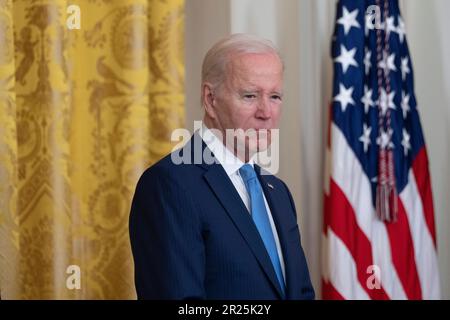 Washington, Vereinigte Staaten. 17th mai 2023. Le président des États-Unis, Joe Biden, honore les récipiendaires de la Médaille de la vaillance 2021-2022 à la Maison Blanche à Washington, DC, 17 mai 2023. Credit: Chris Kleponis/CNP/dpa/Alay Live News Banque D'Images