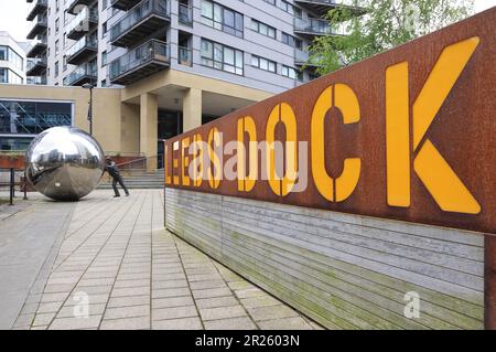 Leeds Dock, un nouveau village aquatique créatif où innovation, culture et entreprise se réunissent pour créer une nouvelle destination et un nouveau lieu de vie, au Royaume-Uni Banque D'Images