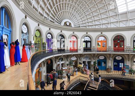 Les magasins indépendants de la Leeds Corn Exchange, qui a été commandée comme bourse de maïs en 1863, est un bâtiment classé de grade 1, dans le West Yorkshire Banque D'Images