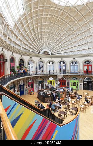 Les magasins indépendants de la Leeds Corn Exchange, qui a été commandée comme bourse de maïs en 1863, est un bâtiment classé de grade 1, dans le West Yorkshire Banque D'Images