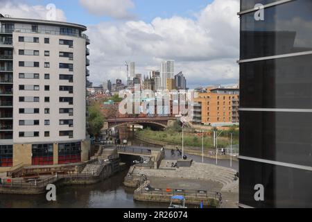 Vue vers Leeds Minster et le centre-ville depuis le Royal Armouries Museum, dans le West Yorkshire, Royaume-Uni Banque D'Images