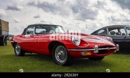 Jaguar E-Type 1969, exposée au Scramble d'avril qui s'est tenu au centre du patrimoine de Bicester le 23 avril 2023. Banque D'Images