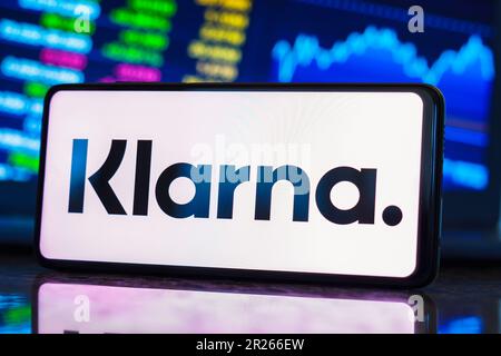 Sur cette photo, le logo Klarna Bank AB s'affiche sur l'écran d'un smartphone. Banque D'Images