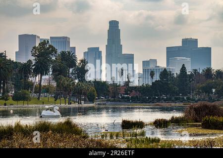 Vue sur le centre-ville depuis Echo Park, Los Angeles, Californie Banque D'Images