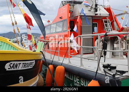 Saint-Tropez France - 17 mai 2023, à l'aube de ces 465th Bravades sur 16 mai, 17 et 18, plusieurs moments marqueront ces derniers jours. La promenade des Yoyes le dimanche marquera une dernière étape. Crédit Ilona Barna BIPHOTONEWS, Alamy Live News Banque D'Images