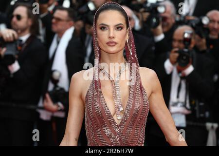 16 mai 2023, Cannes, Côte d'Azur, France: ALESSANDRA AMBROSIO participe à la projection de 'Jeanne du Barry' et à la cérémonie d'ouverture du tapis rouge du Festival annuel de Cannes 76th au Palais des Festivals.(Credit image: © Mickael Chavet/ZUMA Press Wire) USAGE ÉDITORIAL EXCLUSIF! Non destiné À un usage commercial ! Banque D'Images