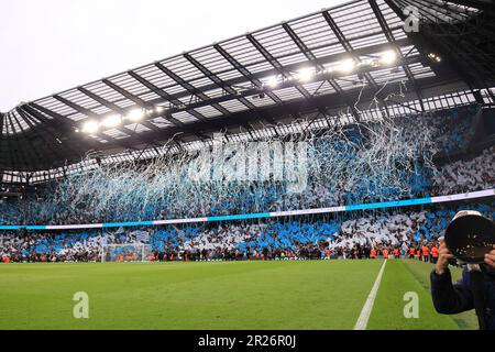 Manchester, Royaume-Uni. 17th mai 2023. Les fans de Manchester avant le match de deuxième match de demi-finale de la Ligue des champions de l'UEFA entre Manchester City et le Real Madrid au stade Etihad sur 17 mai 2023 à Manchester, en Angleterre. (Photo de Daniel Chesterton/phcimages.com) Credit: PHC Images/Alamy Live News Banque D'Images