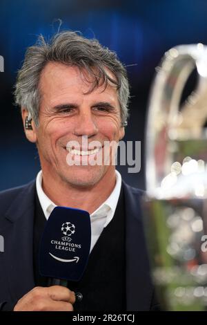 Manchester, Royaume-Uni. 17th mai 2023. Gianfranco Zola avant la demi-finale de la Ligue des champions de l'UEFA, deuxième match entre la ville de Manchester et le Real Madrid, au stade Etihad de 17 mai 2023, à Manchester, en Angleterre. (Photo de Daniel Chesterton/phcimages.com) Credit: PHC Images/Alamy Live News Banque D'Images