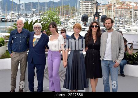 Cannes, France. 17th mai 2023. Pascal Greggory, Pierre Richard, Suzanne de Baecque, India Hair, Maïwenn et, Benjamin Lavernhe participe à la photocall 'Jeanne du Barry' lors du festival annuel du film de Cannes 76th au Palais des Festivals, mercredi, à 17 mai 2023, à Cannes, en France. Photo de Rocco Spaziani/UPI crédit: UPI/Alay Live News Banque D'Images