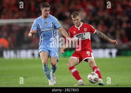 Riley McGree de Middlesbrough en action avec Ben Sheaf de Coventry City pendant le championnat Sky Bet jouer demi-finale 2nd jambe entre Middlesbrough et Coventry City au stade Riverside, Middlesbrough, le mercredi 17th mai 2023. (Photo : Mark Fletcher | ACTUALITÉS MI) Credit: MI News & Sport /Alamy Live News Banque D'Images