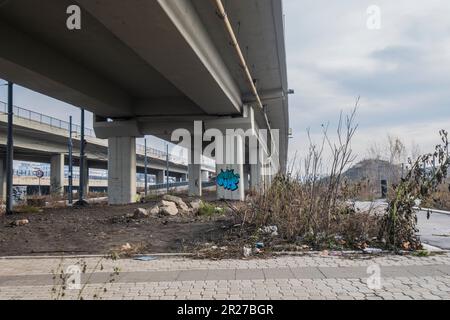 Nouvelle Belgrade : entrée d'une autoroute. Serbie Banque D'Images