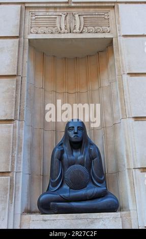 Statue art déco, à l'échappement du tunnel Mersey, Pier Head, Liverpool, Merseyside, Angleterre, L3 1BP Banque D'Images