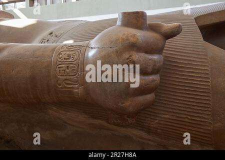 L'ancienne capitale égyptienne de Memphis, aujourd'hui plus connue pour sa gigantesque statue de Ramsès II Banque D'Images