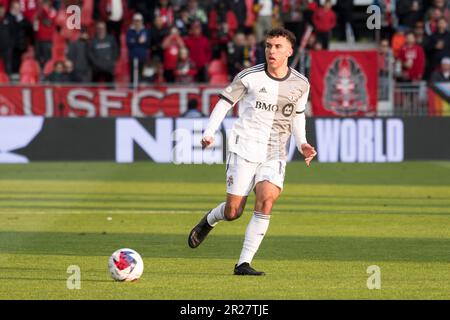 Toronto, Ontario, Canada. 17th mai 2023. Kobe Franklin #19 en action pendant le match MLS entre le Toronto FC et les Red Bulls de New York au terrain BMO à Toronto. Le jeu a terminé 0-0 (Credit image: © Angel Marchini/ZUMA Press Wire) USAGE ÉDITORIAL SEULEMENT! Non destiné À un usage commercial ! Banque D'Images