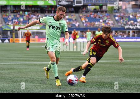 Seattle, WA, États-Unis. 22nd avril 2023. Jon Gallagher (17) et le défenseur de Seattle Joevin Jones (33) lors du match de football MLS entre le FC Austin et le FC Seattle Sounders au Lumen Field à Seattle, WA. Steve Faber/CSM/Alamy Live News Banque D'Images