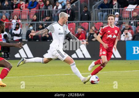 Toronto, Canada. 17th mai 2023. Federico Bernardeschi no 10 du Toronto FC en action pendant le match MLS entre le Toronto FC et les Red Bulls de New York au terrain BMO. Le jeu a terminé 0:0. Crédit : SOPA Images Limited/Alamy Live News Banque D'Images