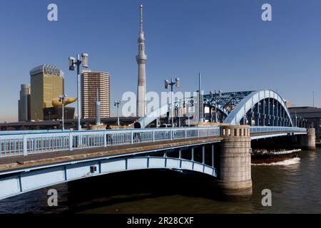 Skytree, pont Komagata et rivière Sumida Banque D'Images