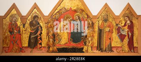 NAPLES, ITALIE - 24 AVRIL 2023 : la peinture médiévale du Couronnement de la Vierge Marie dans l'église Chiesa di San Pietro Martyre par un artiste inconnu. Banque D'Images