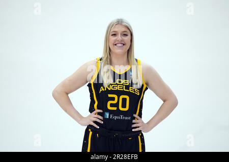 LA Sparks Monika Czinano (20 ans) pose lors de la journée des médias, jeudi 4 mai 2023, à Torrance, Calif (Kirby Lee via AP) Banque D'Images