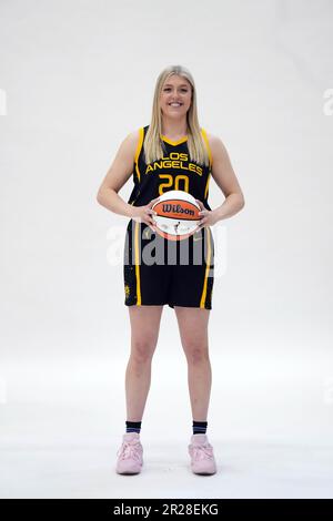 LA Sparks Monika Czinano (20 ans) pose lors de la journée des médias, jeudi 4 mai 2023, à Torrance, Calif (Kirby Lee via AP) Banque D'Images