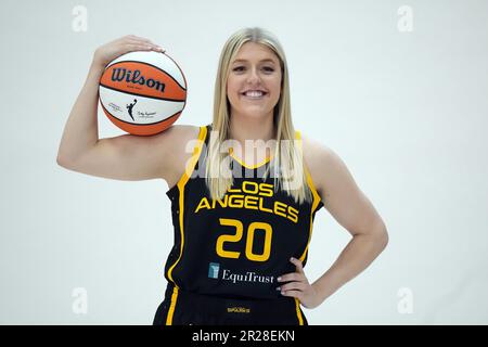 LA Sparks Monika Czinano (20 ans) pose lors de la journée des médias, jeudi 4 mai 2023, à Torrance, Calif (Kirby Lee via AP) Banque D'Images