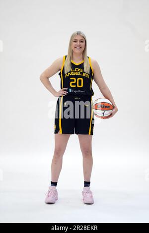 LA Sparks Monika Czinano (20 ans) pose lors de la journée des médias, jeudi 4 mai 2023, à Torrance, Calif (Kirby Lee via AP) Banque D'Images