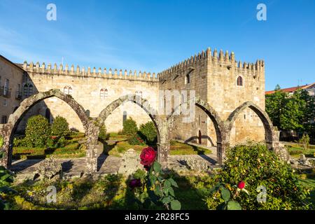 Beau jardin de Santa Barbara et Palais Archevêque de Braga dans le centre de Braga, Portugal Banque D'Images