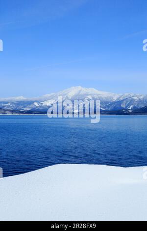 La préfecture d'Akita Lac Tazawa en hiver Banque D'Images