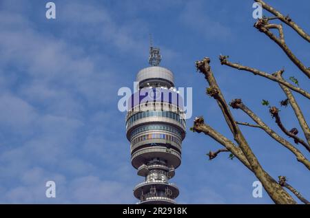 Londres, Royaume-Uni. 18th mai 2023. Une vue de la Tour BT dans le centre de Londres, comme l'annonce le géant des télécommunications, il va réduire de 55 000 emplois d'ici 2030, avec des technologies dont l'IA devrait remplacer une partie du personnel. Credit: Vuk Valcic/Alamy Live News Banque D'Images