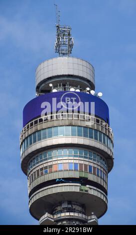 Londres, Royaume-Uni. 18th mai 2023. Une vue de la Tour BT dans le centre de Londres, comme l'annonce le géant des télécommunications, il va réduire de 55 000 emplois d'ici 2030, avec des technologies dont l'IA devrait remplacer une partie du personnel. Credit: Vuk Valcic/Alamy Live News Banque D'Images