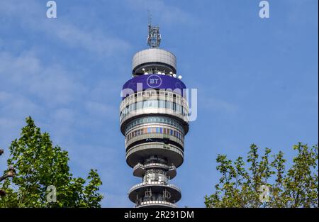 Londres, Royaume-Uni. 18th mai 2023. Une vue de la Tour BT dans le centre de Londres, comme l'annonce le géant des télécommunications, il va réduire de 55 000 emplois d'ici 2030, avec des technologies dont l'IA devrait remplacer une partie du personnel. Credit: Vuk Valcic/Alamy Live News Banque D'Images