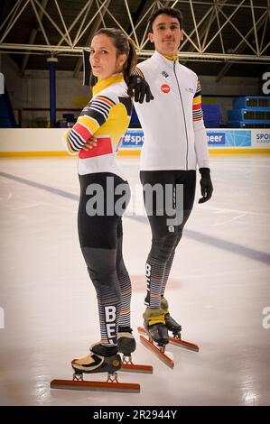 Hasselt, Belgique. 18th mai 2023. Hanne Desmet, patineuse belge, et Stijn Desmet, patineuse belge, posent pour le photographe lors d'une session de formation des patineurs belges, à Hasselt, le jeudi 18 mai 2023. BELGA PHOTO JILL DELSAUX crédit: Belga News Agency/Alay Live News Banque D'Images