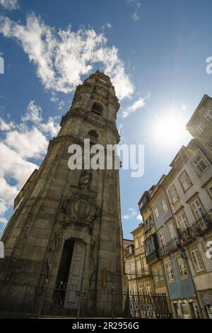 Église et tour de Los Clérigos à Porto Banque D'Images