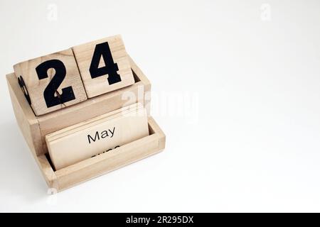 Calendrier perpétuel en bois montrant le 24th mai Banque D'Images