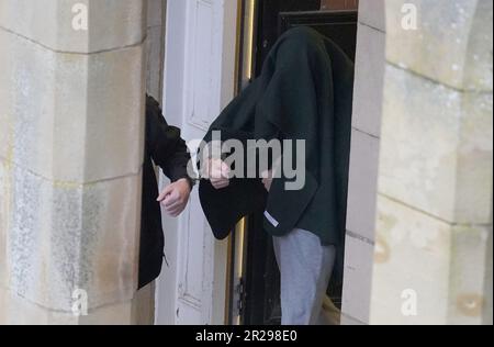 Photo non publiée antérieurement, datée du 09/02/23, d'Andrew Miller (couvert), dirigé par le tribunal du shérif de Selkirk à la suite d'une audience antérieure. Miller, 53 ans, a admis avoir enlevé une fille âgée d'une école primaire alors qu'elle était habillée comme une femme avant de l'agresser sexuellement à plusieurs reprises pendant plus de 24 heures. Date de publication : jeudi 18 mai 2023. Banque D'Images